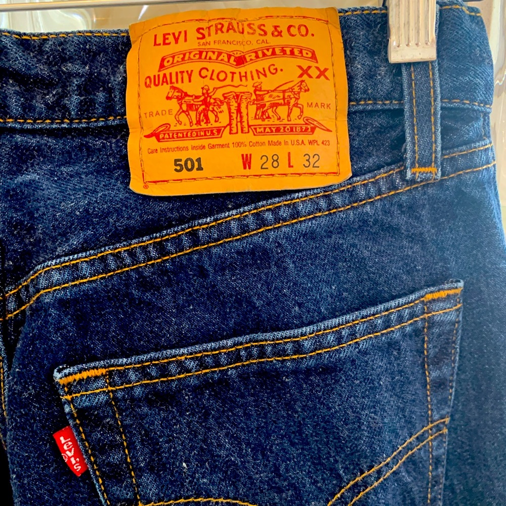 Vintage Levi’s 501’s button up jeans. Size 28x32.
